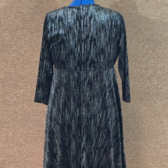 Torrid Black Shine Velvet Wrap Dress Sz 0 PreOwned FLAW - Picture 3 of 7